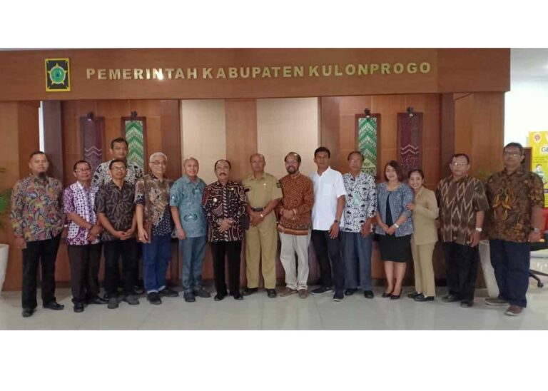 Bupati Kulon Progo Sutedja Menerima Tim Kevikepan DIY
