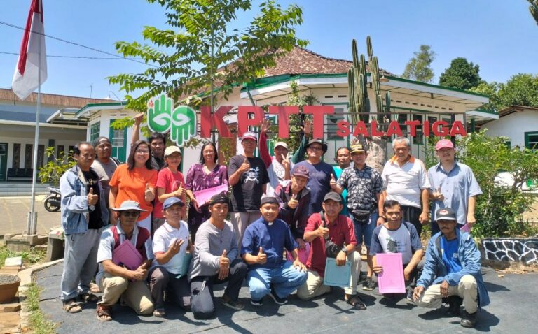 Para Peserta Kursus Pertanian Lestari di KPTT Salatiga