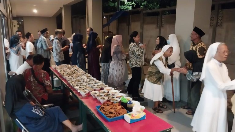 Gereja Bongsari Fasilitasi Halal bi Halal Pengurus RW 09