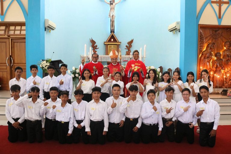 Penerimaan Sakramen Krisma di Paroki Gubug