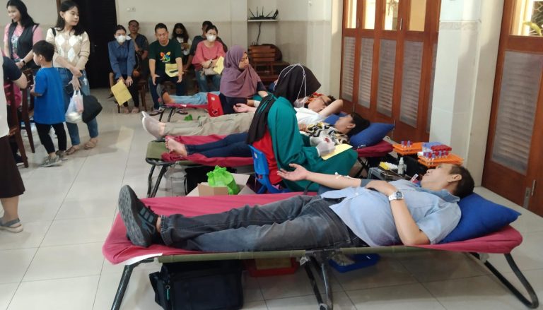 Donor Darah Paroki Atmodirono Selaras dengan Motto Kunjungan Paus