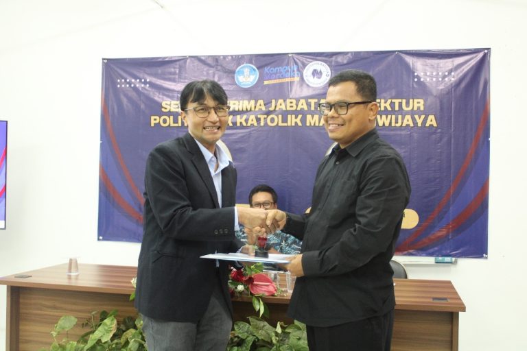 Serah Terima Jabatan Direktur Polteka Mangunwijaya, Romo Yupi Resmi Gantikan Romo Kris
