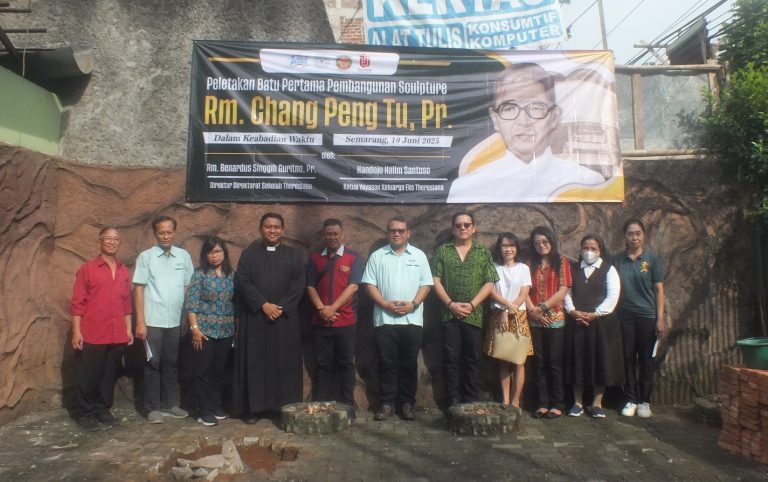 Prosesi Peletakan Batu Pertama Patung Romo Chang Tandai Awal Pembangunan Sculpture Memorial Tokoh Pendiri Sekolah Theresiana