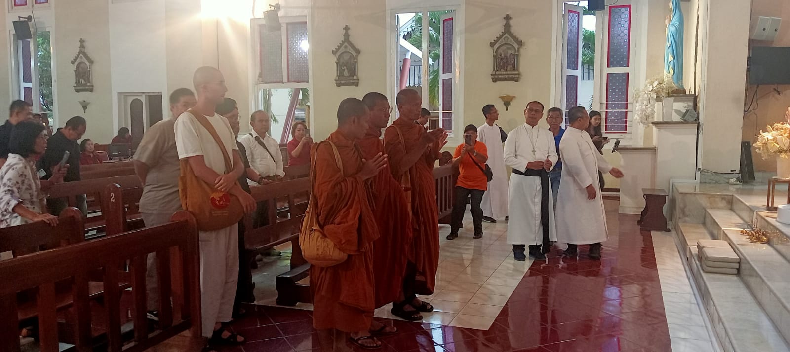 Momen Bhante di Dalam Gereja Santo Ignatius (9/5/2025)