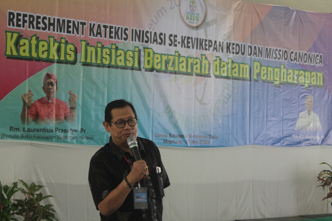 Momen Romo Romo Stephanus Istata Raharja, Pr semasa hidup, saat memberikan materi dalam sebuah pertemuan/circa 2025/Herning Palmono/Komsos Kedu