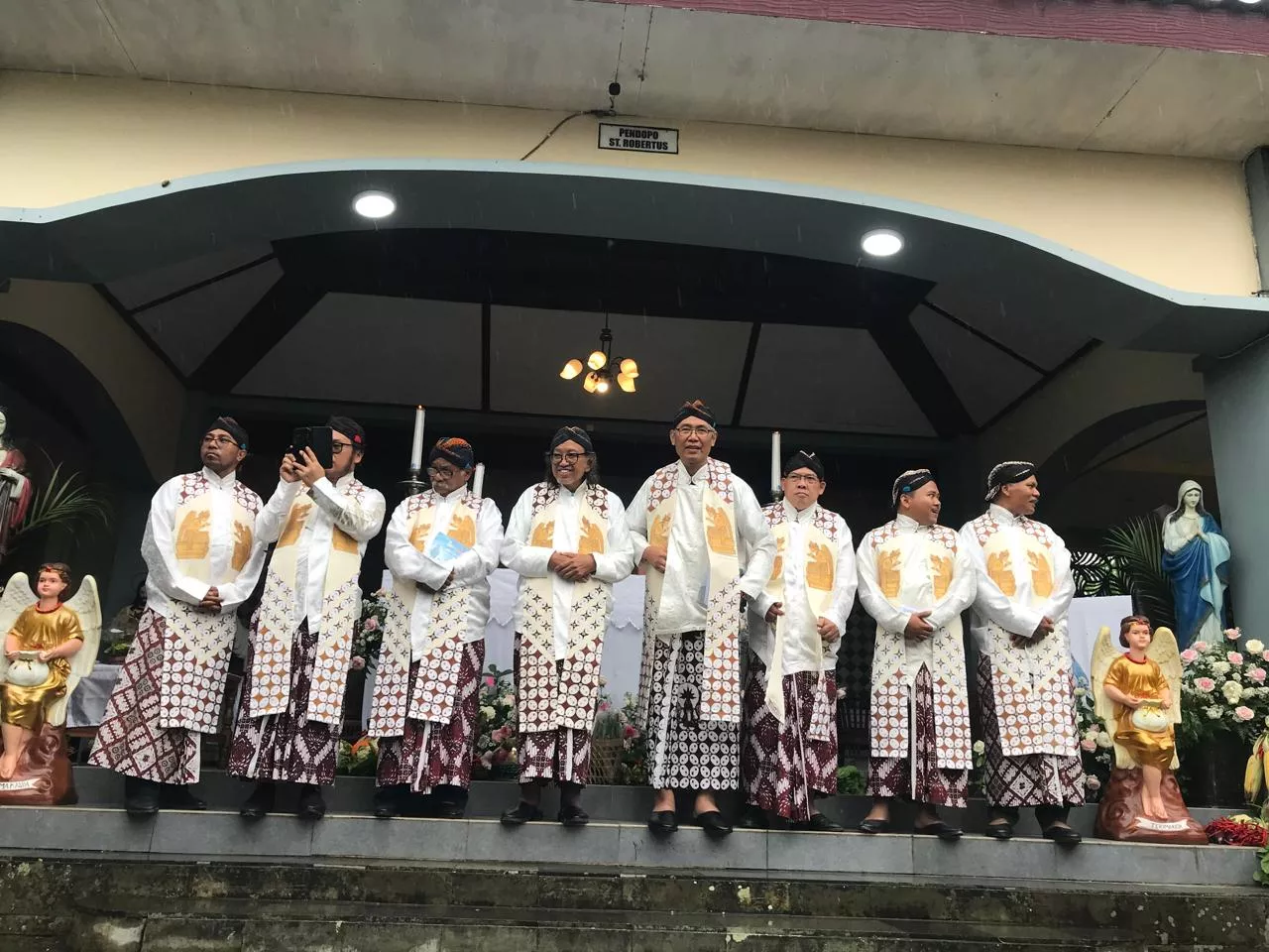 Momen Misa Syukur atas HUT ke-8 (Sewindu) Taman Doa Gantang dan Penutupan Novena ke-IX, Minggu 26 Oktober 2025 di Taman Doa Bunda Maria Ratuning Katentreman Lan Karaharjan Gantang Paroki St. Kristophorus Banyutemumpang/Harry Nug/Komsos Kedu.