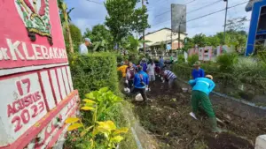 Momen warga lintas iman bersama dengan pemerintah Kabupaten Temanggung, TNI-Polri, bersihkan saluran irigasi di Soropadan, Minggu, 25 Januari 2026(Komsos Kedu)