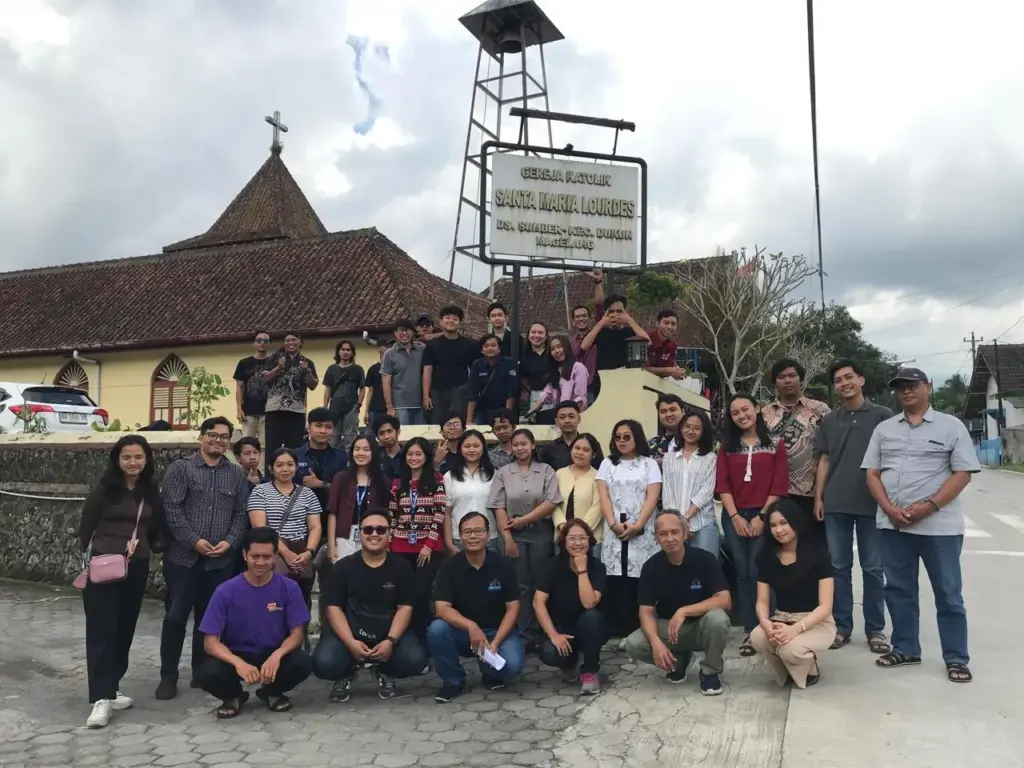 Momen temu Komsos dan OMK di Paroki Sumber, Minggu, 12 April 2026.