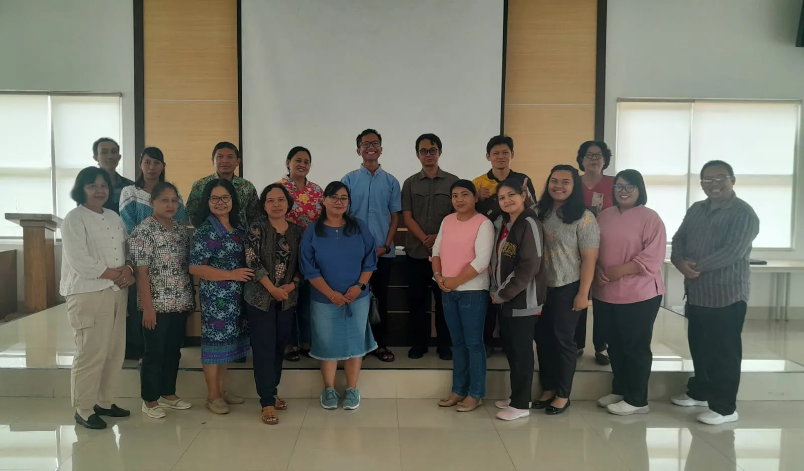 Momen Pelatihan Pemanfaatan Teknologi Dalam Pewartaan Bagi Para Katekis Paroki Minggu, 19 April 2026 di Gedung Pastoral Proki Santo Ignatius Magelang.