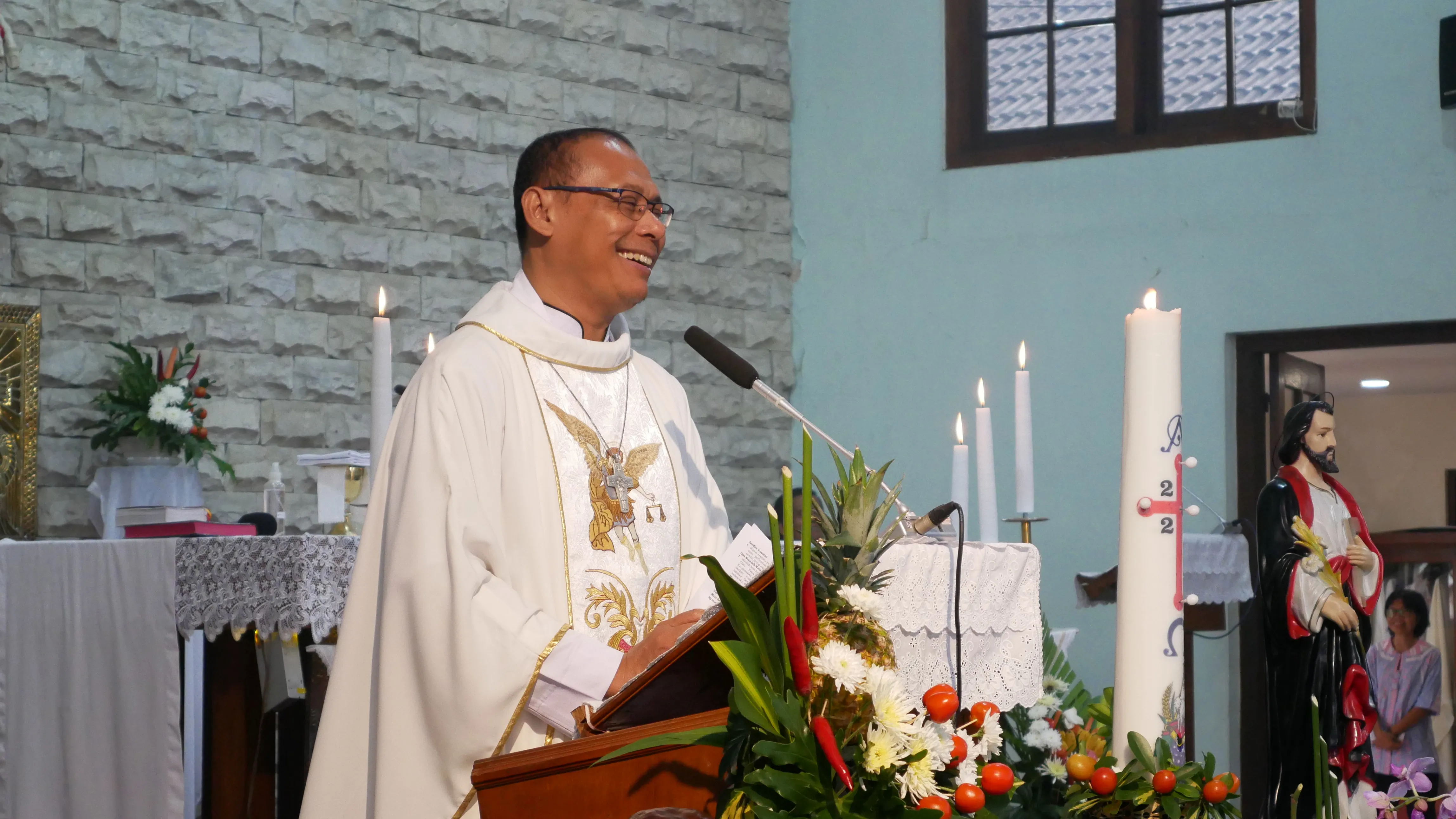 Vikaris Episkopal Kedu atau Vikep Kedu Romo Antonius Dodit Haryono, Pr saat homili di Paroki Santo Yusup Pekerja Mertoyudan, Jumat, 1 Mei 2026. Foto: Sunbio Pratama (Komsos Kedu).