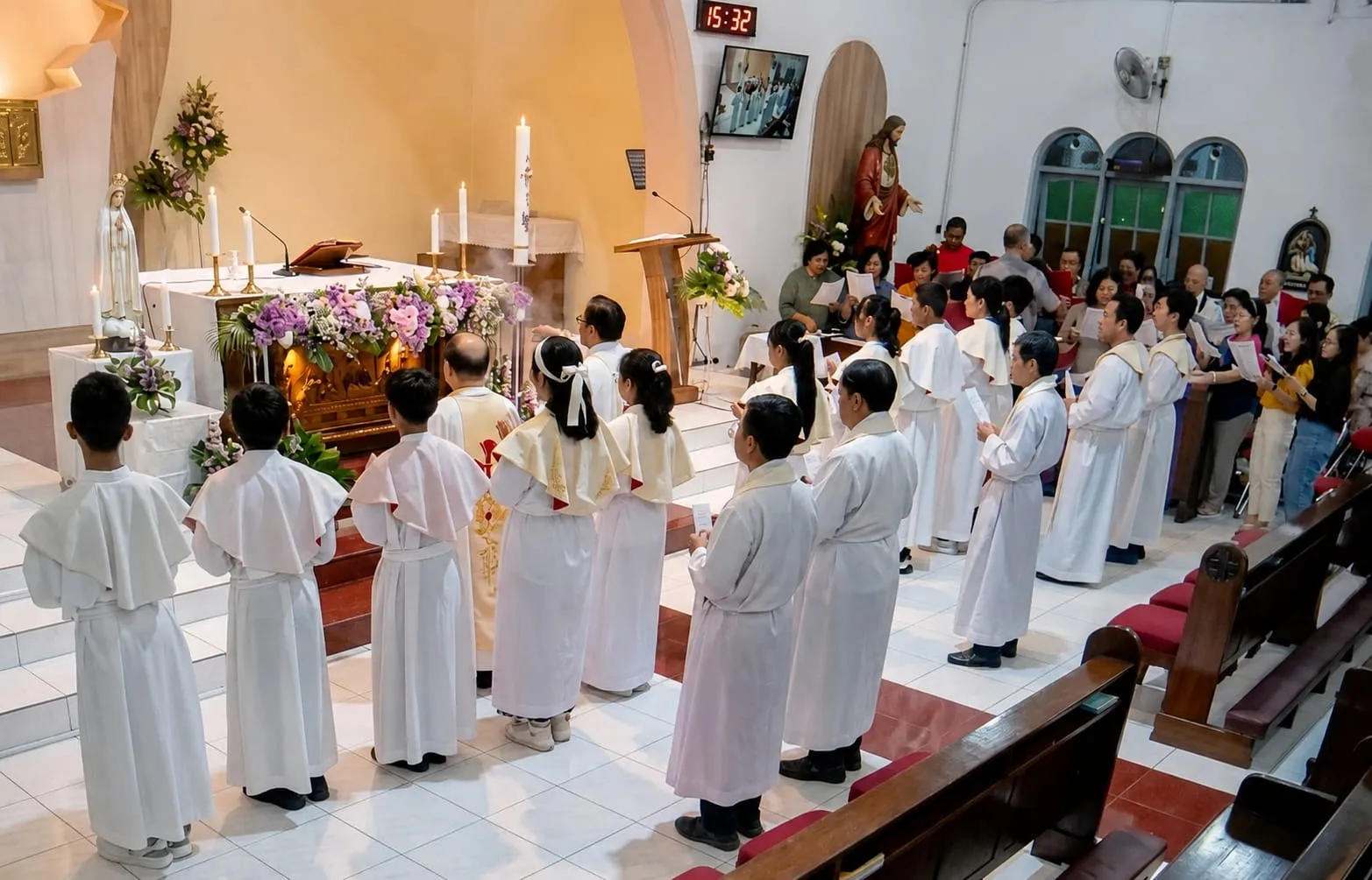 Suasana sukacita Gereja Paroki Santa Maria Fatima pada Rabu, 13 Mei 2026 FOTO: KOMSOS PAROKI SANTA MARIA FATIMA MAGELANG. 