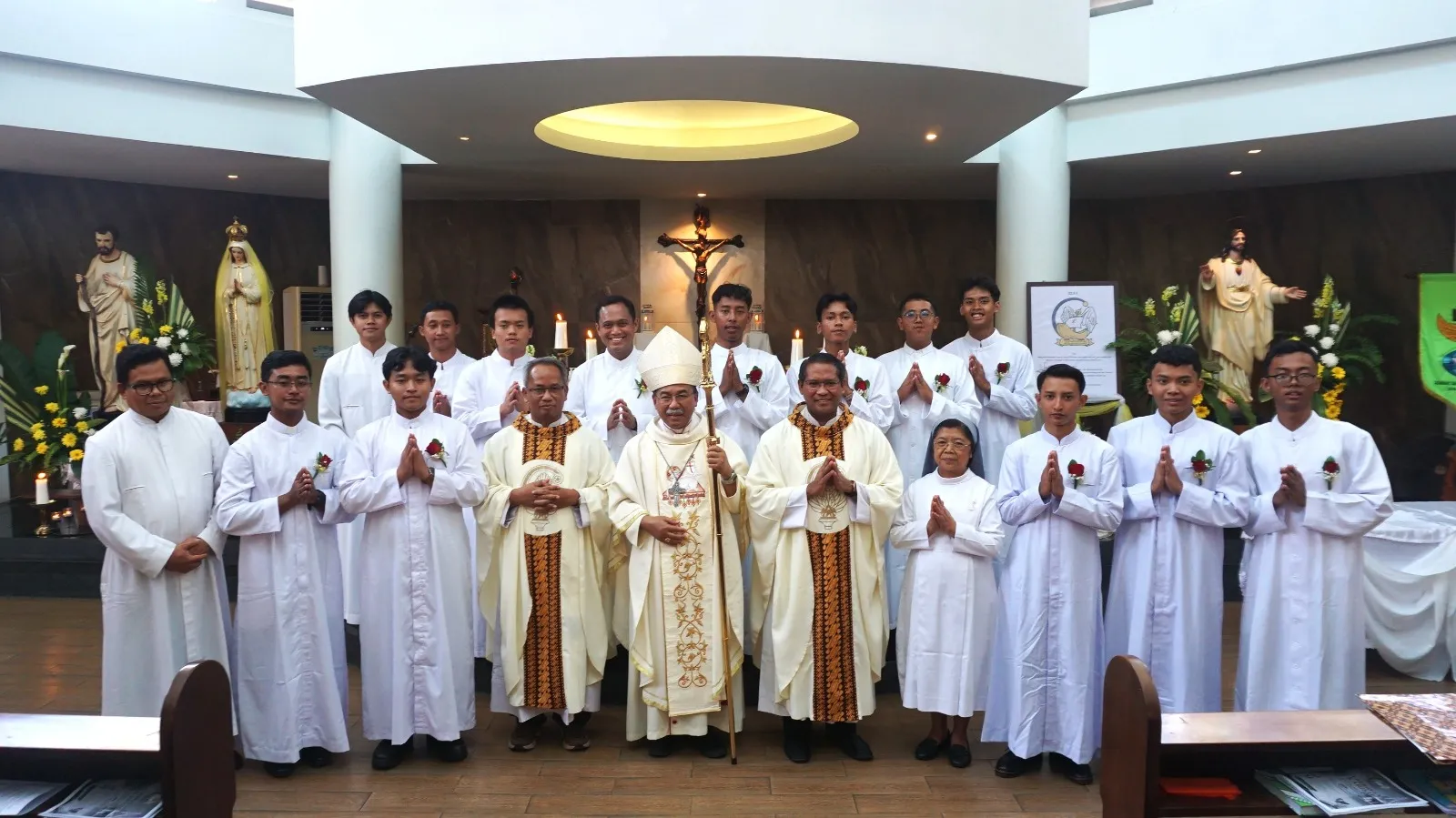 Bukan Sekadar Jubah Putih 12 Frater Angkatan ke 46 Diteguhkan Menjadi Rasul Masa Kini