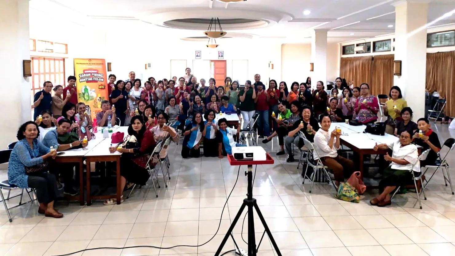 Dari Dapur Rumah ke Peluang Usaha, Ibu-Ibu Atmodirono Belajar Bikin Sabun dan Minyak Telon Dari Dapur Rumah ke Peluang Usaha, Ibu-Ibu Atmodirono Belajar Bikin Sabun dan Minyak Telon