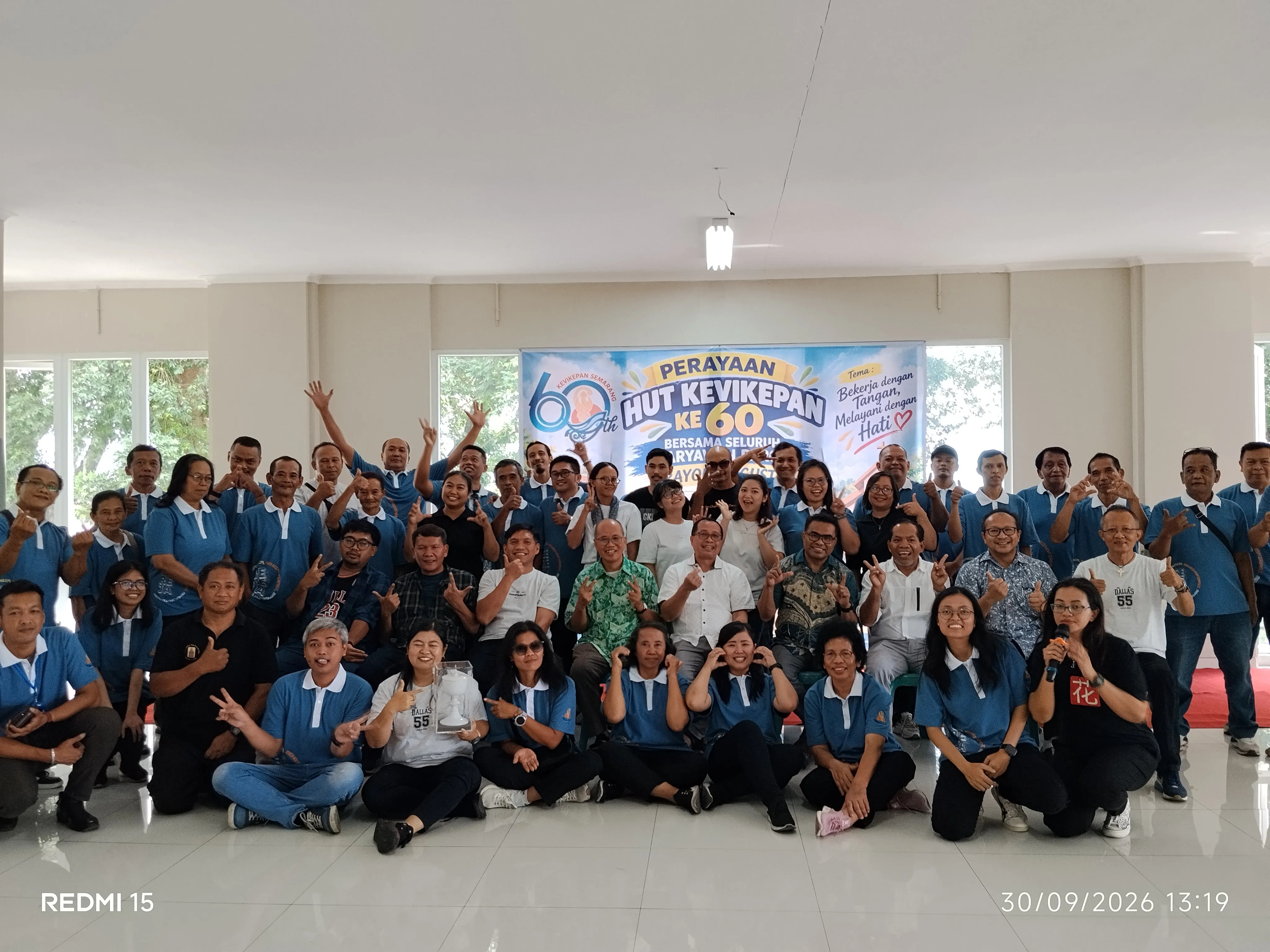 Bekerja Dengan Tangan, Melayani Dengan Hati