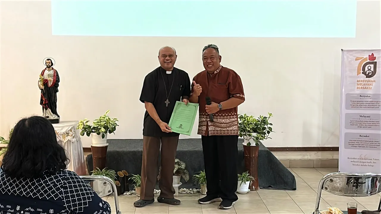 Romo Yohanes Dwi Harsanto, Pr (Vikep Kategorial KAS) dalam Momen acara Sarasehan Awam-Katekis dalam rangkaian acara HUT ke-70 Paroki St. Yusup Pekerja Mertoyudan Di Gedung Griya Witaka Paroki St. Yusup Pekerja Mertoyudan Magelang, Minggu, 27 September 2026. Foto: Istimewa.
